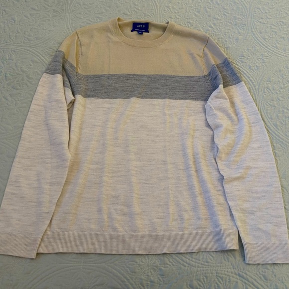 Apt. 9 Other - Apt. 9 defines handsome style with this Merino colorblock crewneck sweater.